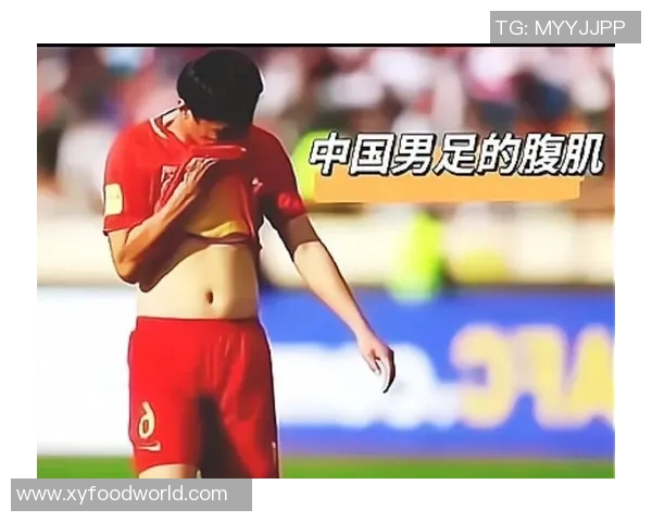 国际足坛巨星晒完美腹肌照片引发球迷热烈关注讨论